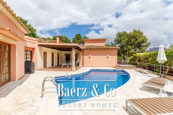 photo 2 Beautiful Villa in a sought after area with rental licence