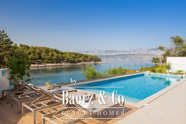 photo 4 Brac, modern villa with pool located in a natural bay