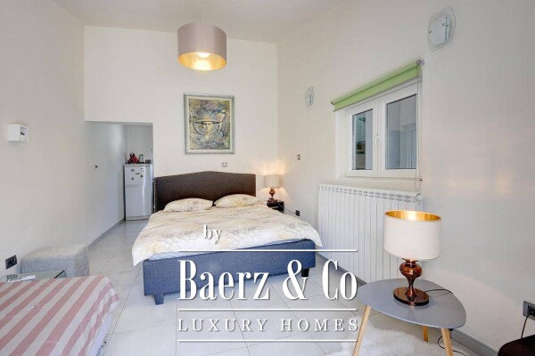 photo 7 Pula, beautiful villa with the best position - first row to the sea