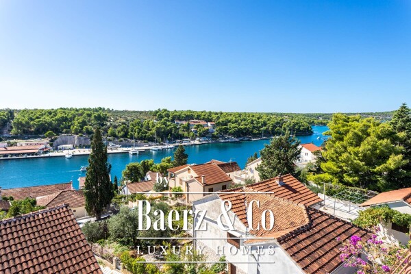 photo 2 Brač, Milna, charming house with sea view, NKP 373 m2