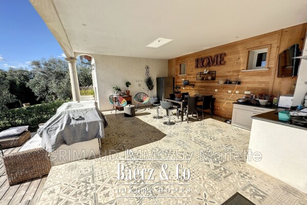 photo 11 Beautiful Recent Villa with Open Views, Tranquility, and Poo