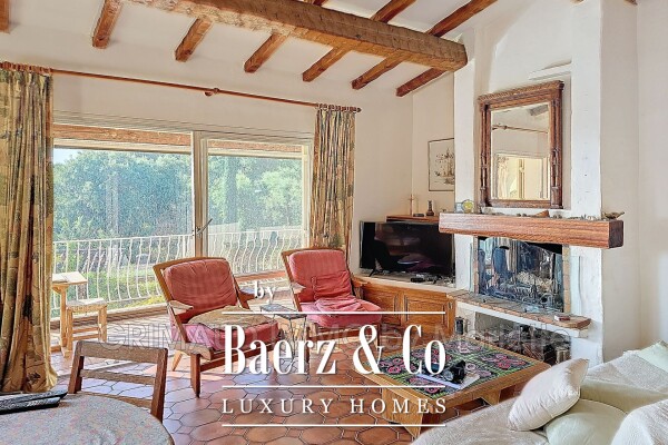 photo 2 Grimaud, France