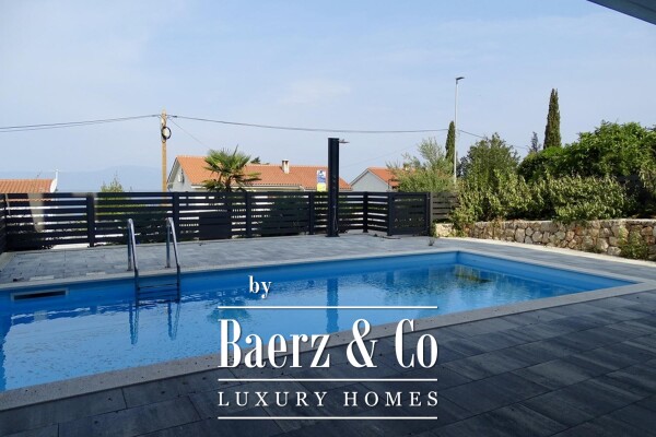 photo 15 Njivice, two-story apartment in a villa with a pool, gross living area 161,50m2