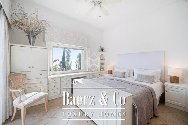 photo 10 Elegant Mediterranean Villa with Dominant Sea View in Le Trayas