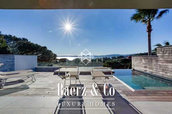 photo 1 Luxurious villa with sea view