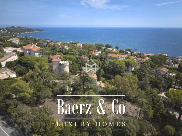 photo 1 New villa with sea view within walking distance of the city center