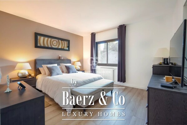 photo 8 Single-Story Home in a Gated Estate