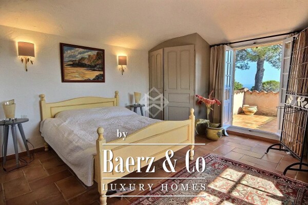 photo 13 Provençal house with sea view in sought-after estate