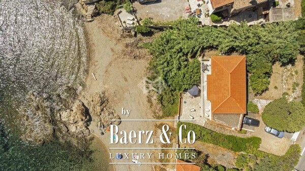 photo 3 Waterfont villa to renovate