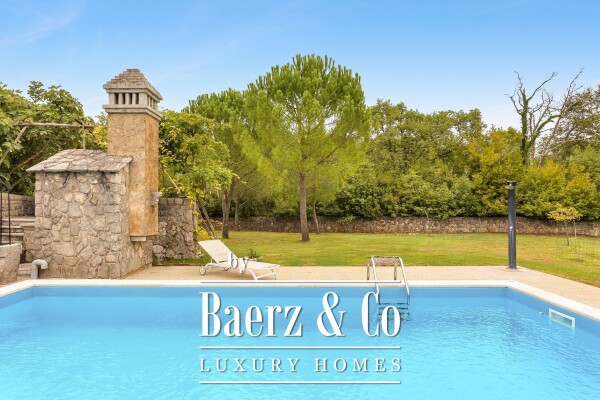 photo 4 Charming rustic house surrounded by peaceful, lush gardens