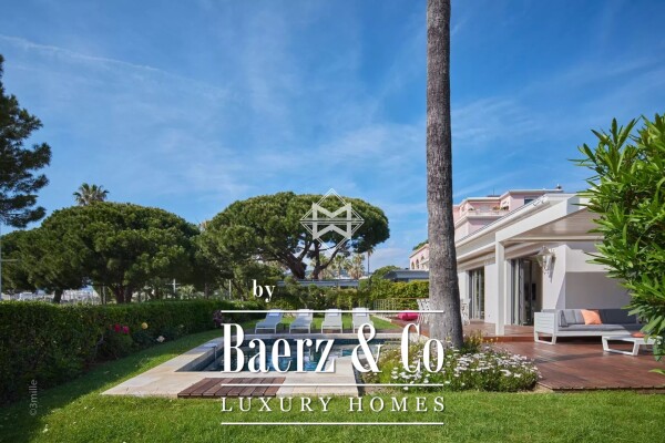 photo 1 Cannes Croisette - Rare Villa on the Croisette