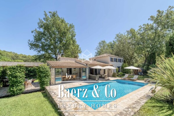 photo 1 Charming villa in a gated domain – an ideal pied-à-terre