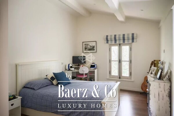 photo 12 Elegant private mansion in the heart of a vast estate