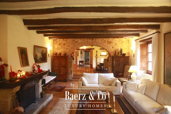 photo 5 Rustic charm and exclusivity just minutes from the Mediterranean.