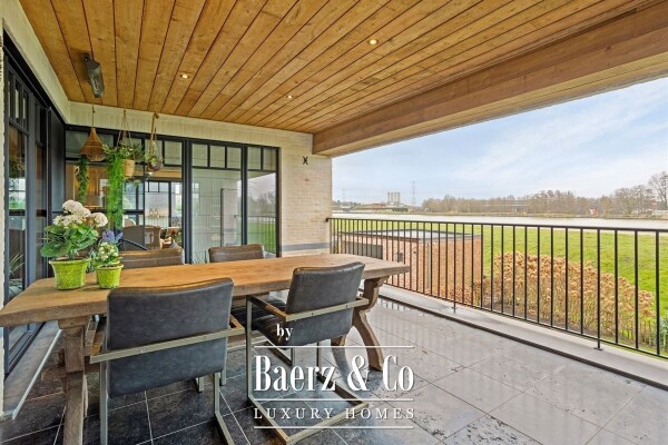 photo 18 Uitzonderlijke Duplex met zicht op kanaal, garage, carport en ruime (wijn)kelder!