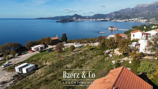 photo 6 House with a Plot in a Premium Location for Renovation