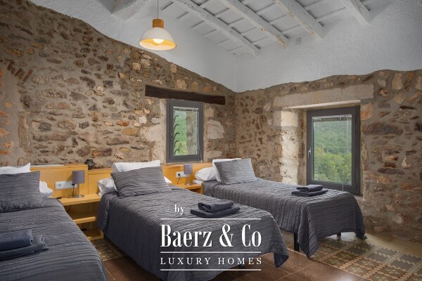 photo 13 Exceptional 18th century masia with tourist licence in Amer.