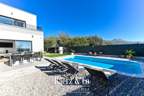photo 2 Kaštela, newly built house with swimming pool and sea view