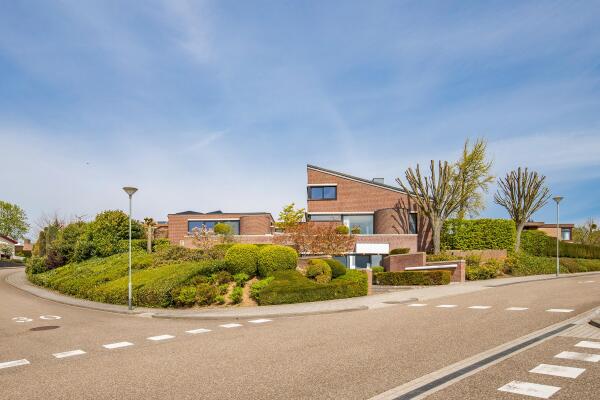 photo 41 Bouwensstraat 25