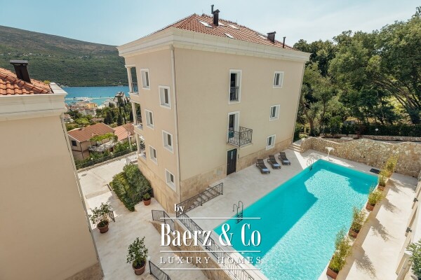 photo 4 Sea View Penthouse in a Luxury Complex near the Marina