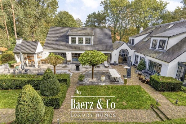 photo 2 Stijlvolle villa met binnen zwembad!