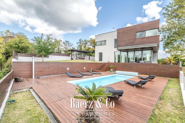 photo 1 Zagreb, Gornja Dubrava, Villa with a Swimming Pool, 360 m²